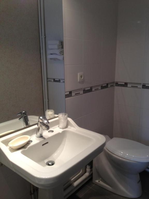 Hotel La Tour D'Auvergne Pont-l'Abbe Room photo